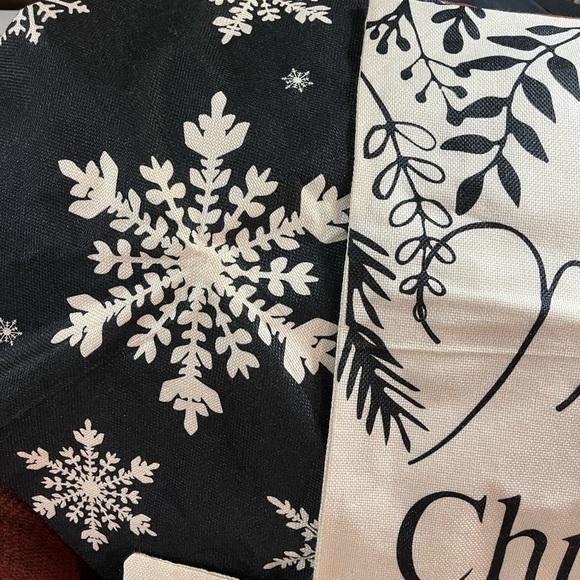 3 Christmas Pillow Shams,Size 18” X 18”, with zipper closer, NWOT, Never used - Picture 3 of 3